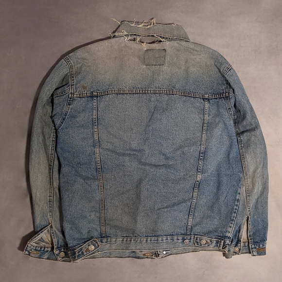 VINTAGE LEVI'S DENIM JACKET - Picture 2 of 3